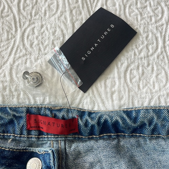 NWT. Signature8 jeans, mid calf, mid rise. Size LARGE. NEVER BEEN WORN - Picture 3 of 3